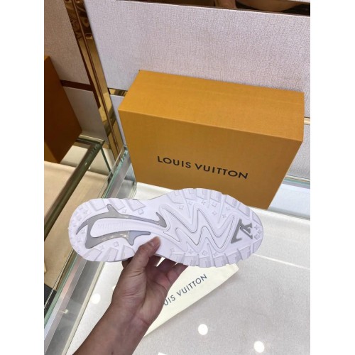 Louis Vuitton Runner Tatic Replica Shoes (White)