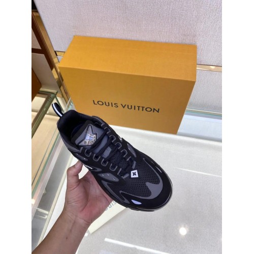 Louis Vuitton Runner Tatic Replica Shoes (Grey)